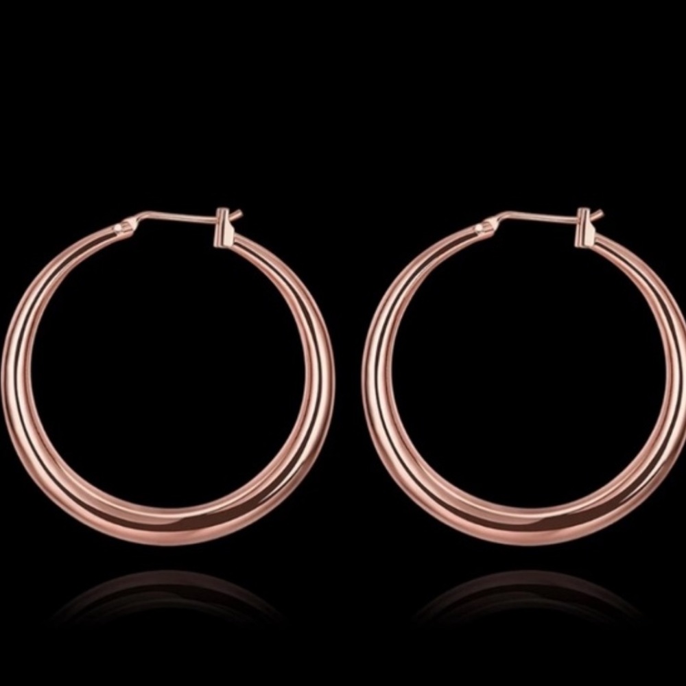 **New 18K Rose Gold 1.5” Round Hoop Earrings - Picture 4 of 4